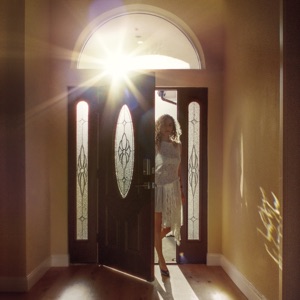 Empress Of ft. Cecile Believe — Dream House